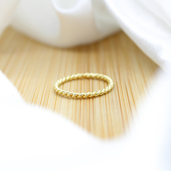 Twisted Lines Ring - 18k Gold Filled